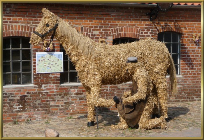 strohfiguren09_lutterbek1 strohfiguren09_lutterbek1